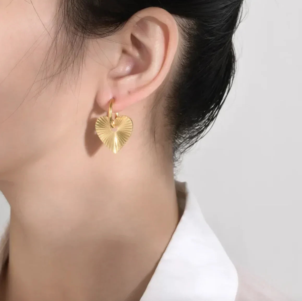 Ribbed Heart Earrings